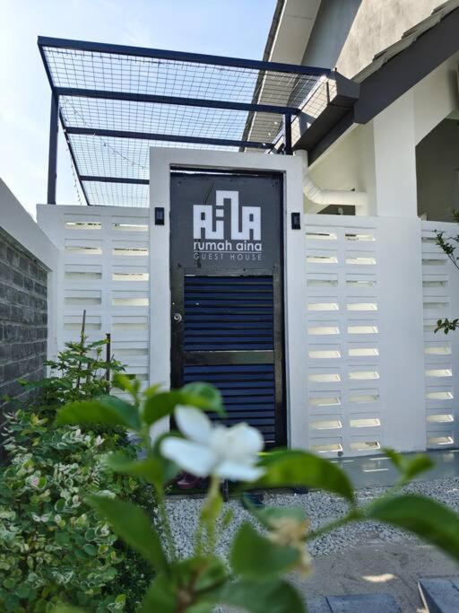 Rumah Aina Homestay Bukit Changgang Private Pool Kampong Melot Ngoại thất bức ảnh