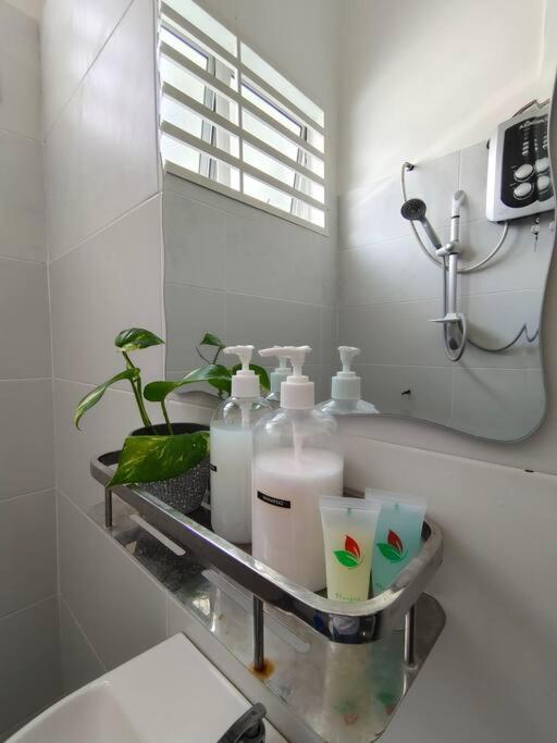 Rumah Aina Homestay Bukit Changgang Private Pool Kampong Melot Ngoại thất bức ảnh