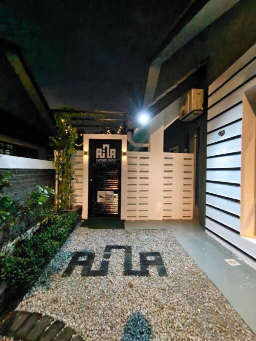 Rumah Aina Homestay Bukit Changgang Private Pool Kampong Melot Ngoại thất bức ảnh